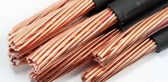 贸易协定压力对冲基金原油多头仓位显著降低至四月新低